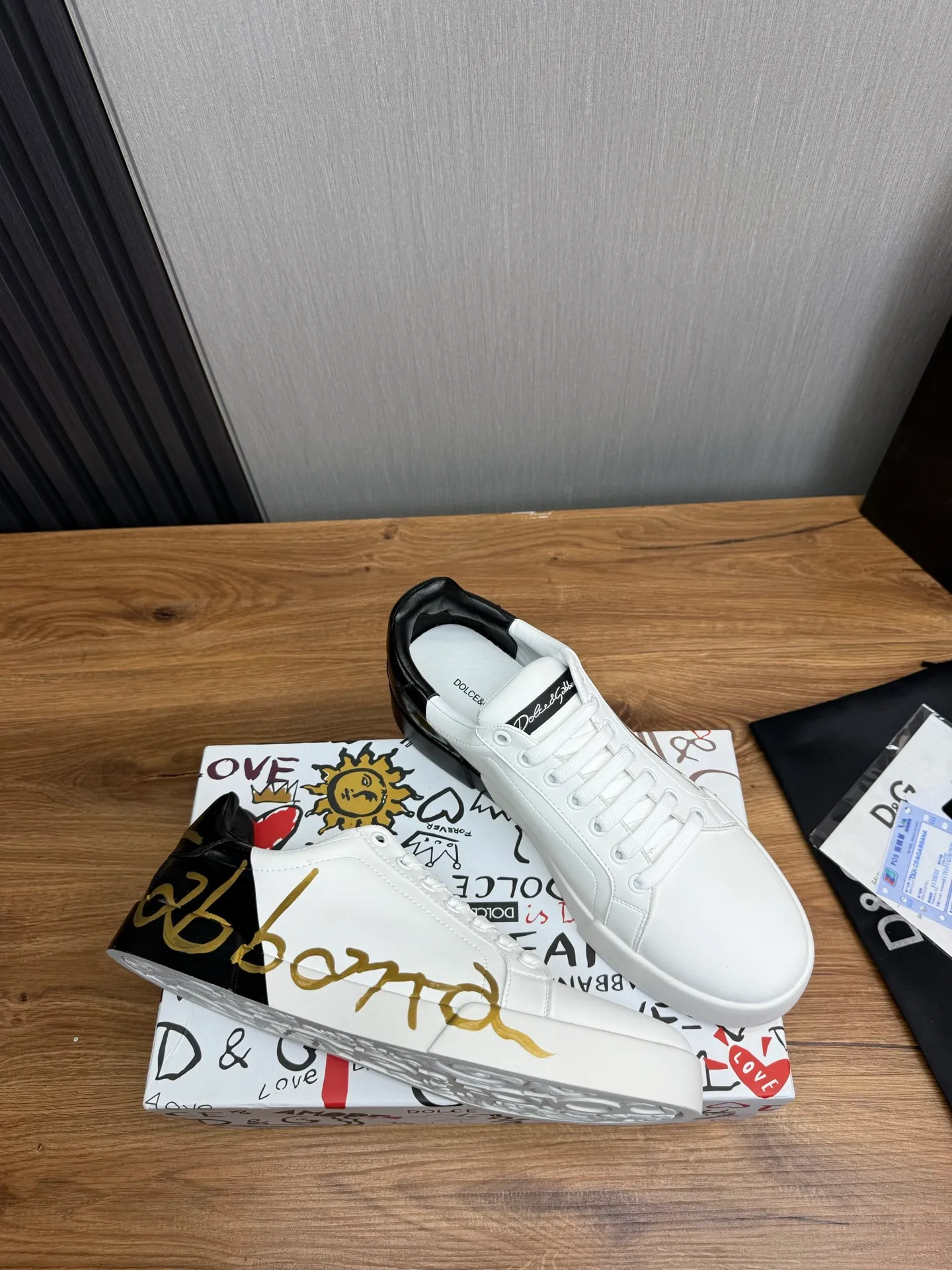 Men's men's shoes💰440💰Dolce & gabbana (DG) official website synchronized new models💥1 fashionable hot models: 1 Exclusive mold opening ✅Imported cowhide for the upper, unique brand style logo upper💥Sheepskin feet🐑Original private mold outsole✔️36-44 (38.45 custom-made, non-refundable)